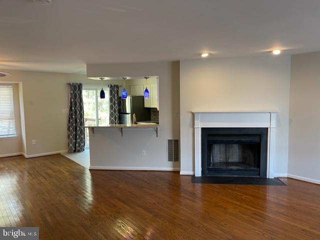 Building Photo - 216 Pinecove Ave