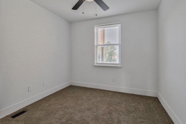 Building Photo - 1706 McCulloh St