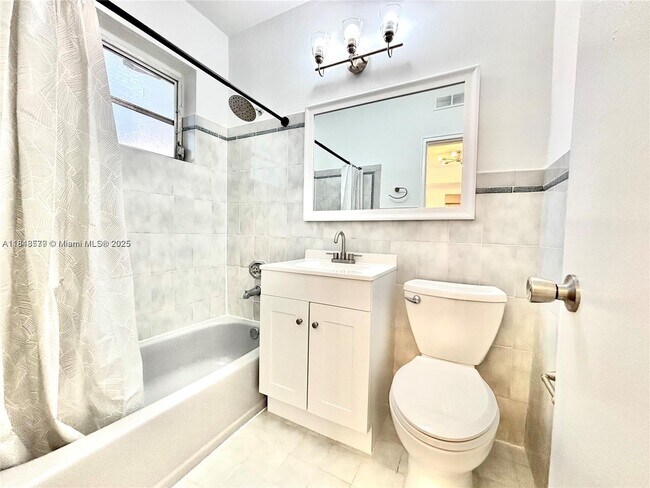 Building Photo - 4740 Pine Tree Dr