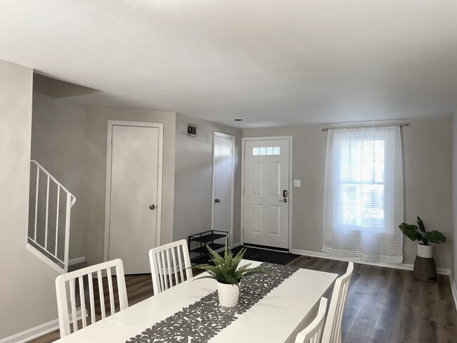 Building Photo - 9516 Dunbrook Ct