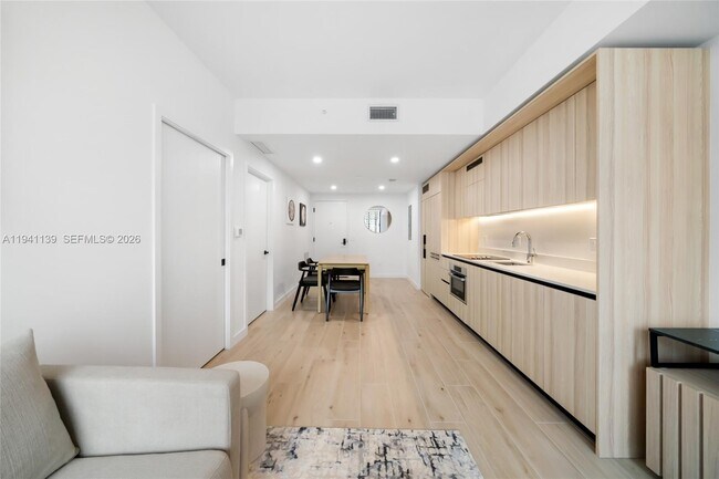 Building Photo - 225 N Miami Ave