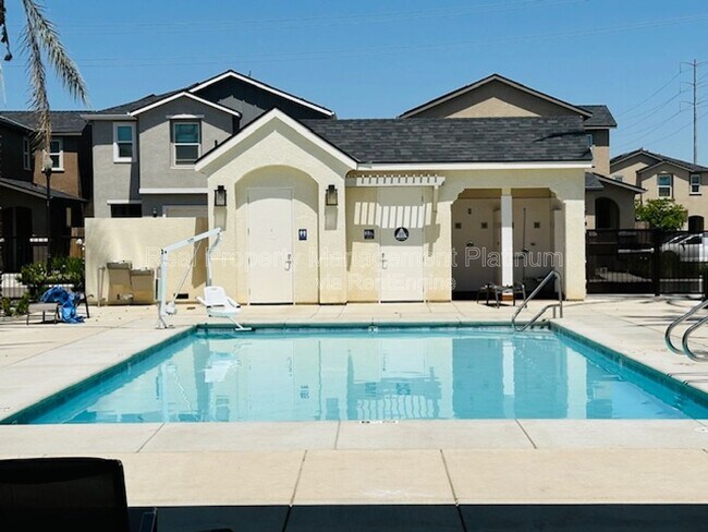 Building Photo - 6407 E Riesling Dr