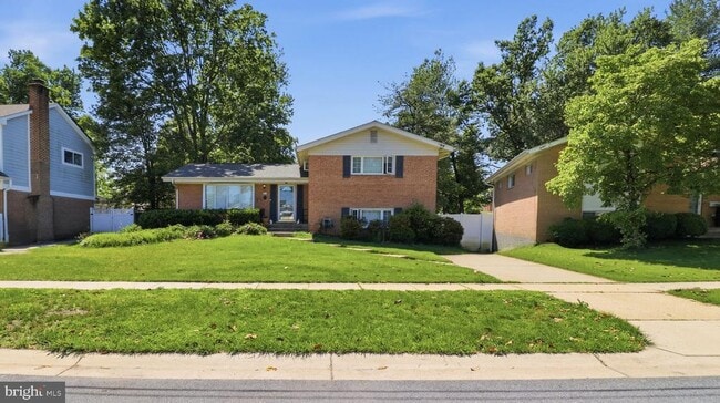 Building Photo - 9912 Pomona Dr