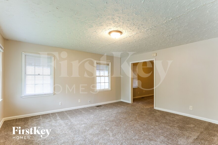 Building Photo - 2276 Dauphine St