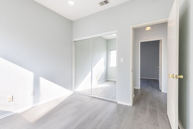 Building Photo - West Lancaster4 bedroom + bonus room