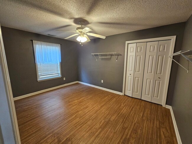 Building Photo - 21 Flower Break Rd