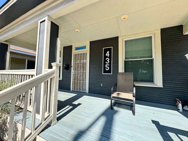Building Photo - Renovated 1915 Craftsman Cottage Near Southtown & King William