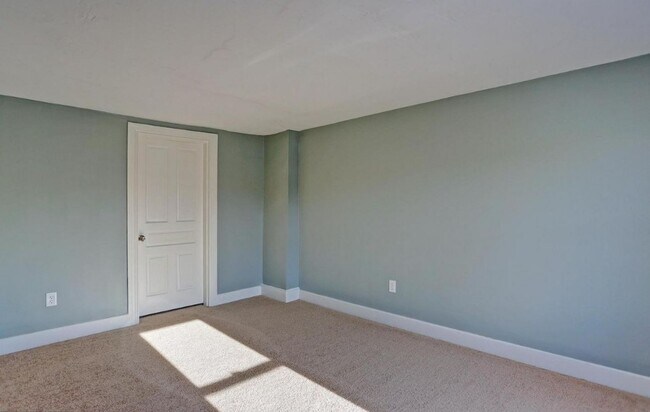 Building Photo - Spacious 4 Bedroom, 1 Bath Home in York, Pa!