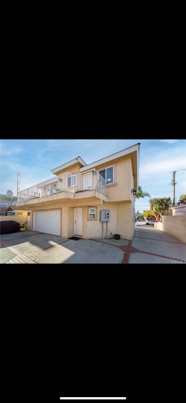 Building Photo - 4564 W 156th St
