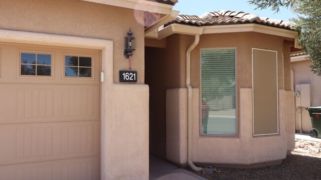 Building Photo - 4 Bedroom