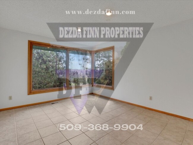 Building Photo - 3,700 sqft of Quiet Luxury & Stunning Views