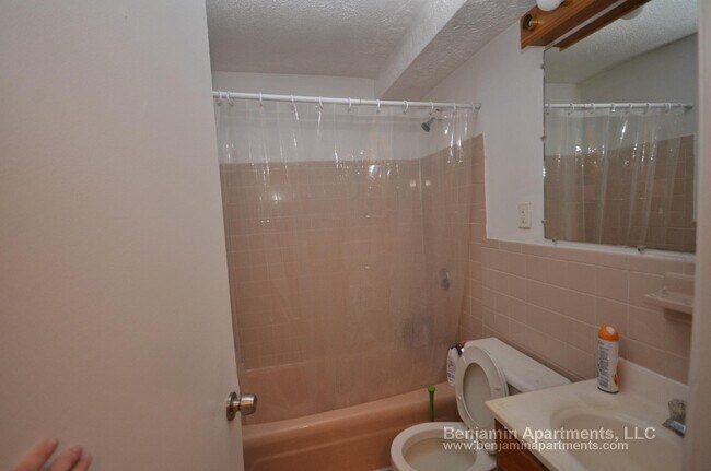 Building Photo - 226 Parker Hill Ave