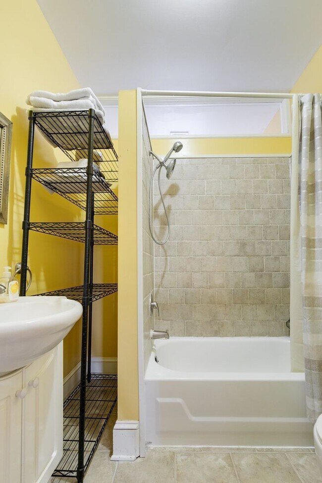 Building Photo - 317 W Marshall St