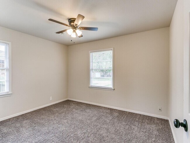 Building Photo - 2221 Churchill Pl