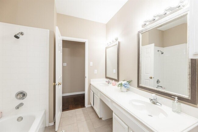 Building Photo - 4523 Wavertree Dr