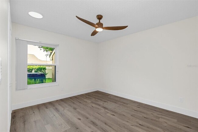Building Photo - 600 Casa Pk Court M