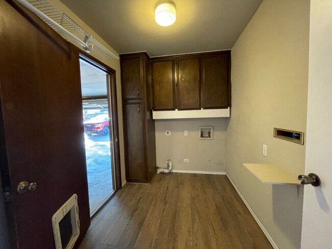 Building Photo - 3925 E 60th Pl