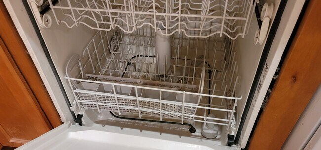 Building Photo - 2848 W Warren Blvd