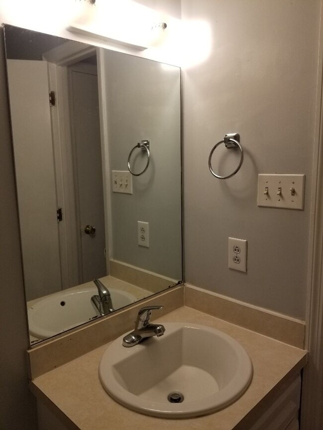 Building Photo - 112 Kelly Ct