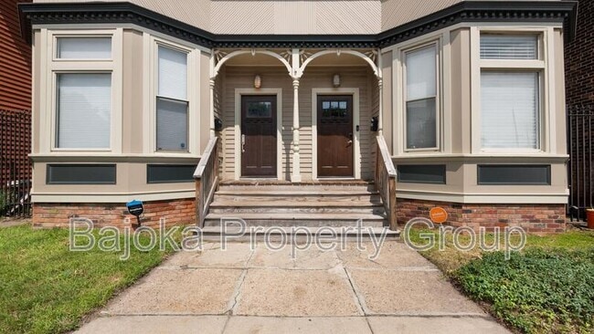 Building Photo - 1510 Trumbull St