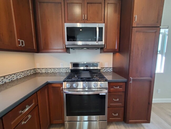 Building Photo - Nature Lover's Newer 1 bedroom single fami...