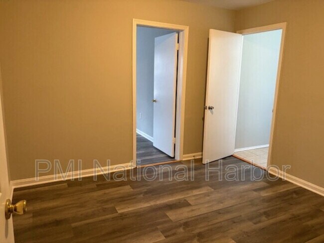 Building Photo - 1235 Chaplin St SE