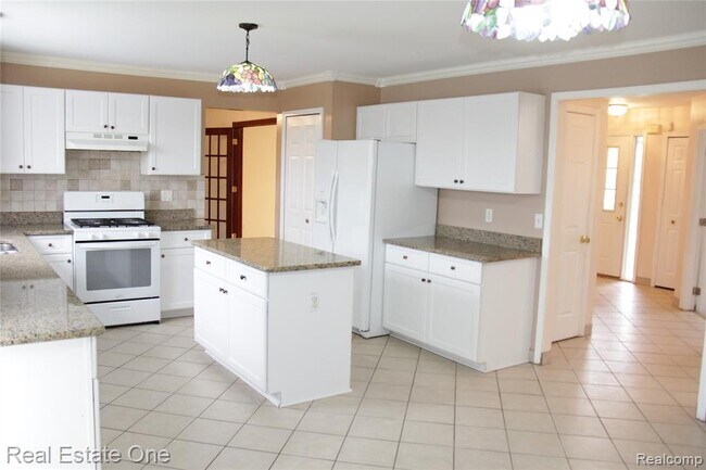 Building Photo - 40690 Bluesprings Ct