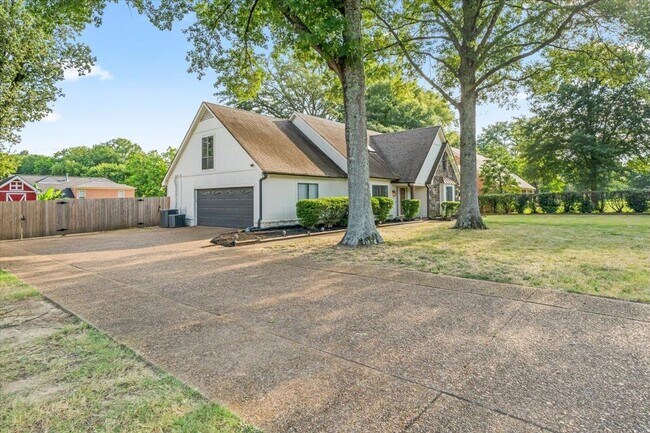 Building Photo - 7559 Cross Village Dr
