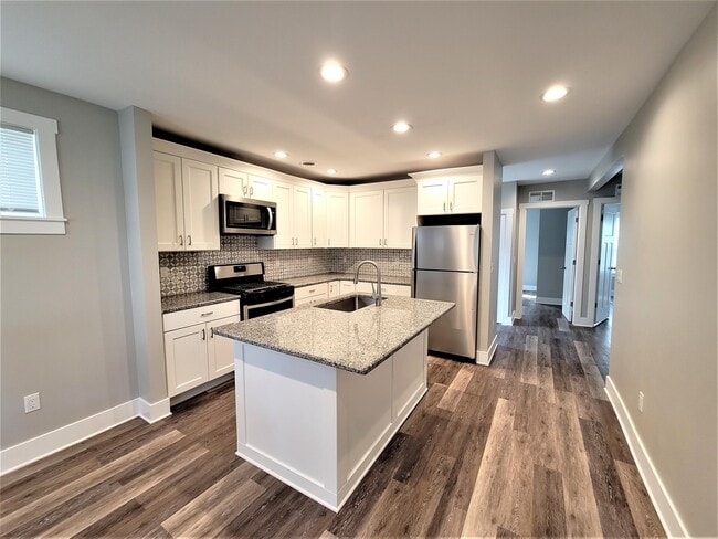 Building Photo - 1140 E Breckenridge St