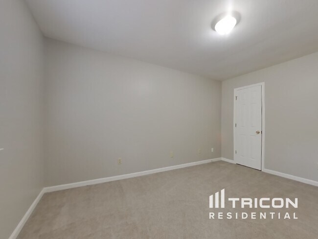 Building Photo - 510 Surveyor Walk