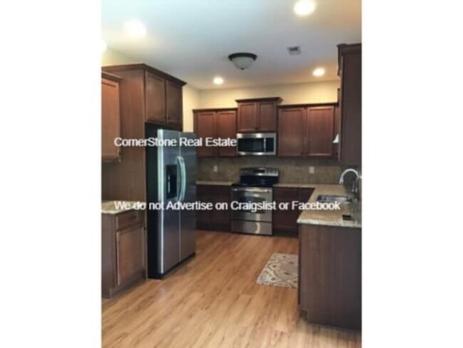 Building Photo - 440 Wood Point Dr