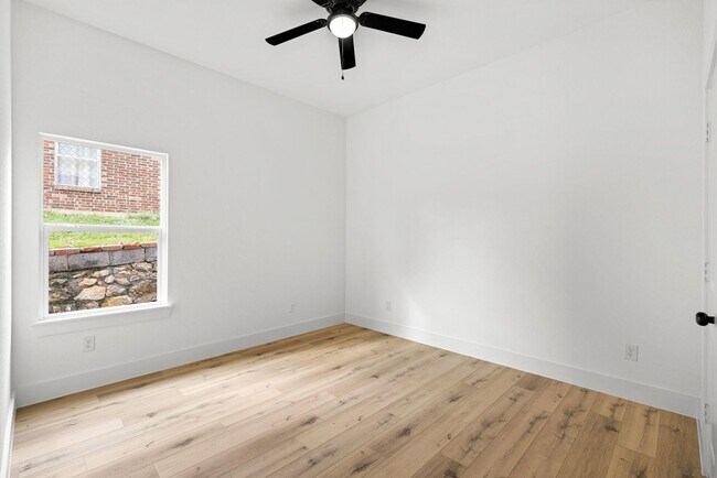 Building Photo - 5516 Helmick Ave