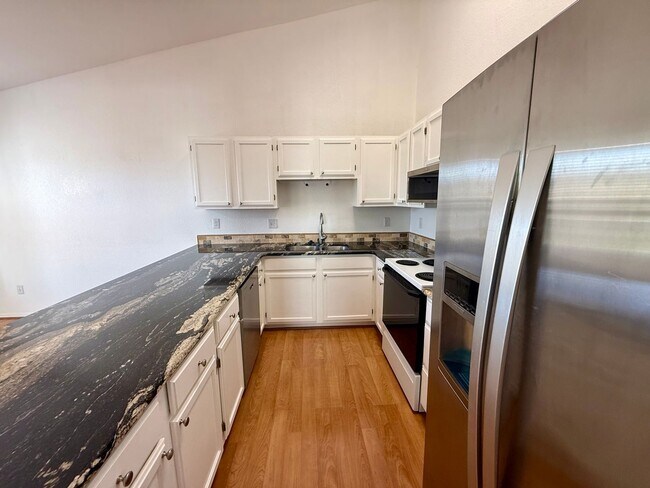 Building Photo - 537 Canyon View Dr