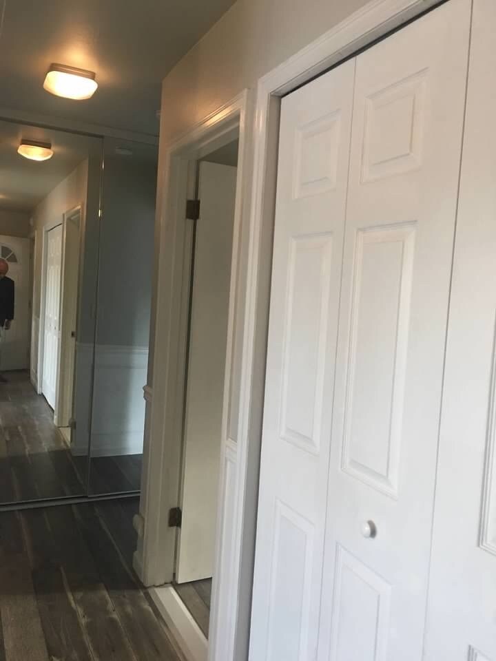 Hall way with mirror - 924 Shorewood Dr