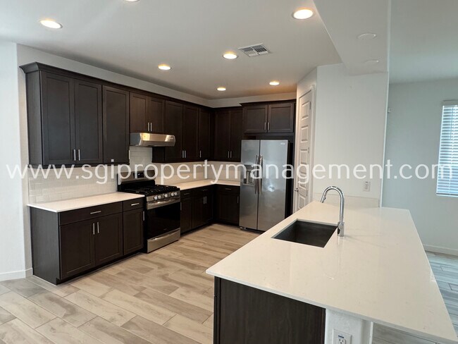 Building Photo - 16949 W Evergreen Rd