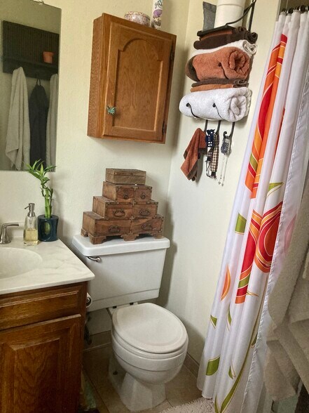 Master Bath - 2301 Cheyenne St