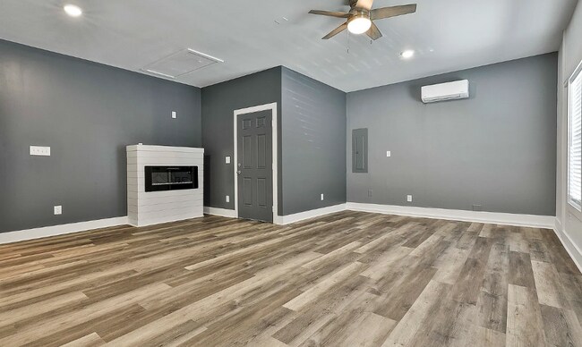 Building Photo - 87 Farmer St