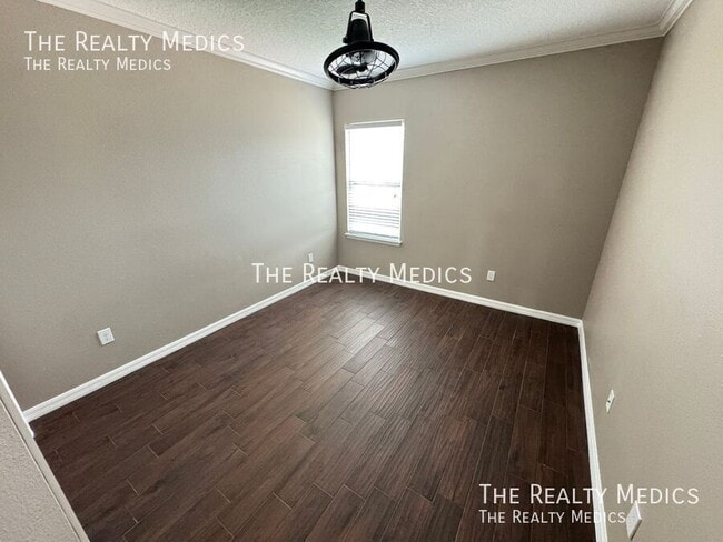 Building Photo - 15764 Ave Of The Arbors