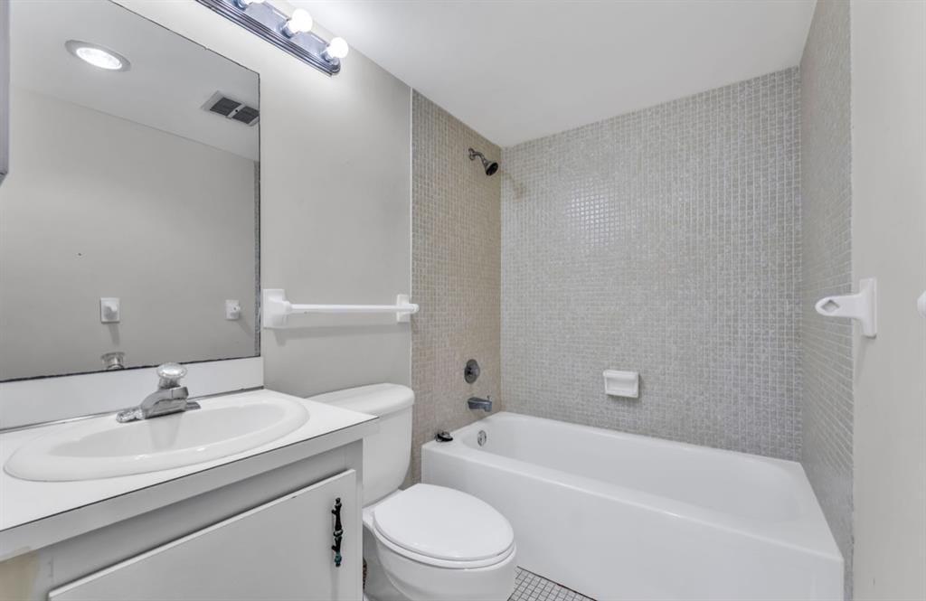 Building Photo - 4172 Inverrary Dr