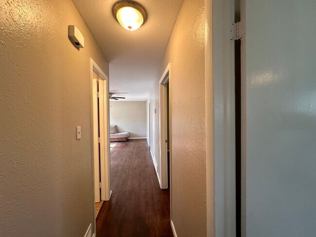 Building Photo - Main Level Living