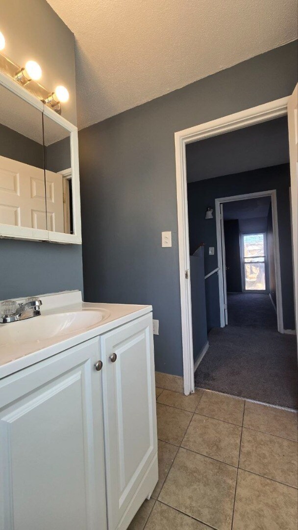 Building Photo - Spacious 3BR / 1.5BA Single-Family Home in Chicago – Available January 19