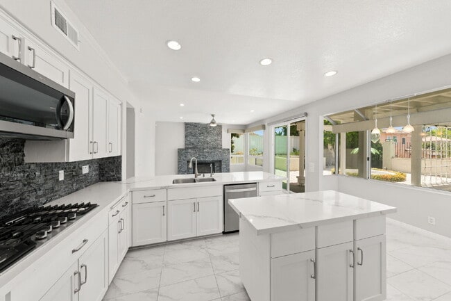 Building Photo - Stunning 4BR + Office/Den, 3BA View Home with 3-Car Garage!