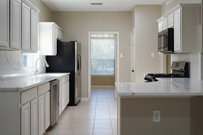 Building Photo - 105 N Holly Laurel Cir