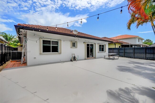 Building Photo - 15548 SW 19th Ln