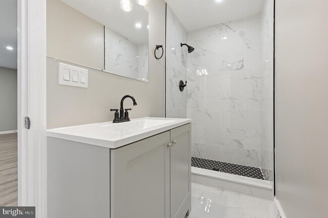 Building Photo - 667 S Broadway