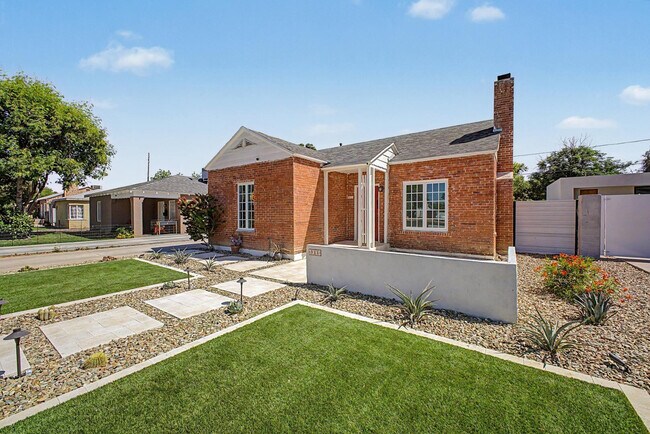 Building Photo - 311 West Campbell Ave