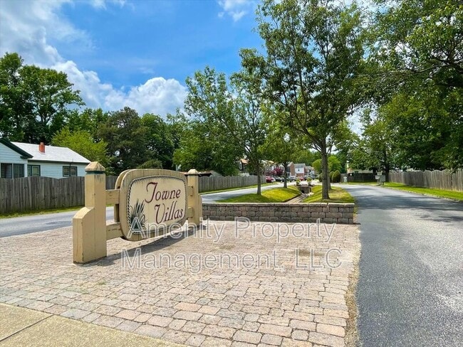Building Photo - 32 Wainwright Dr