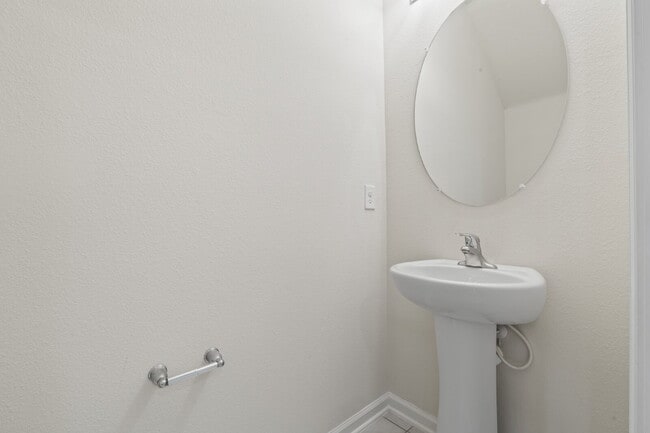 Building Photo - Oakleaf Plantation 3-Bedroom Townhouse in Towering Oaks – Spacious 1450 Sq Ft Living with 2 Full ...