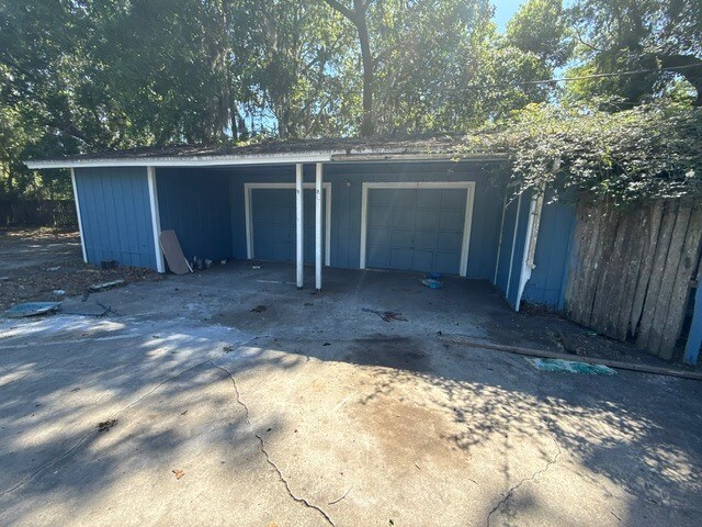 Building Photo - 302 Bernard Rd