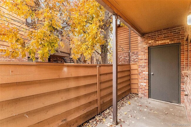 Building Photo - Great location off Iliff and Buckley Fully...
